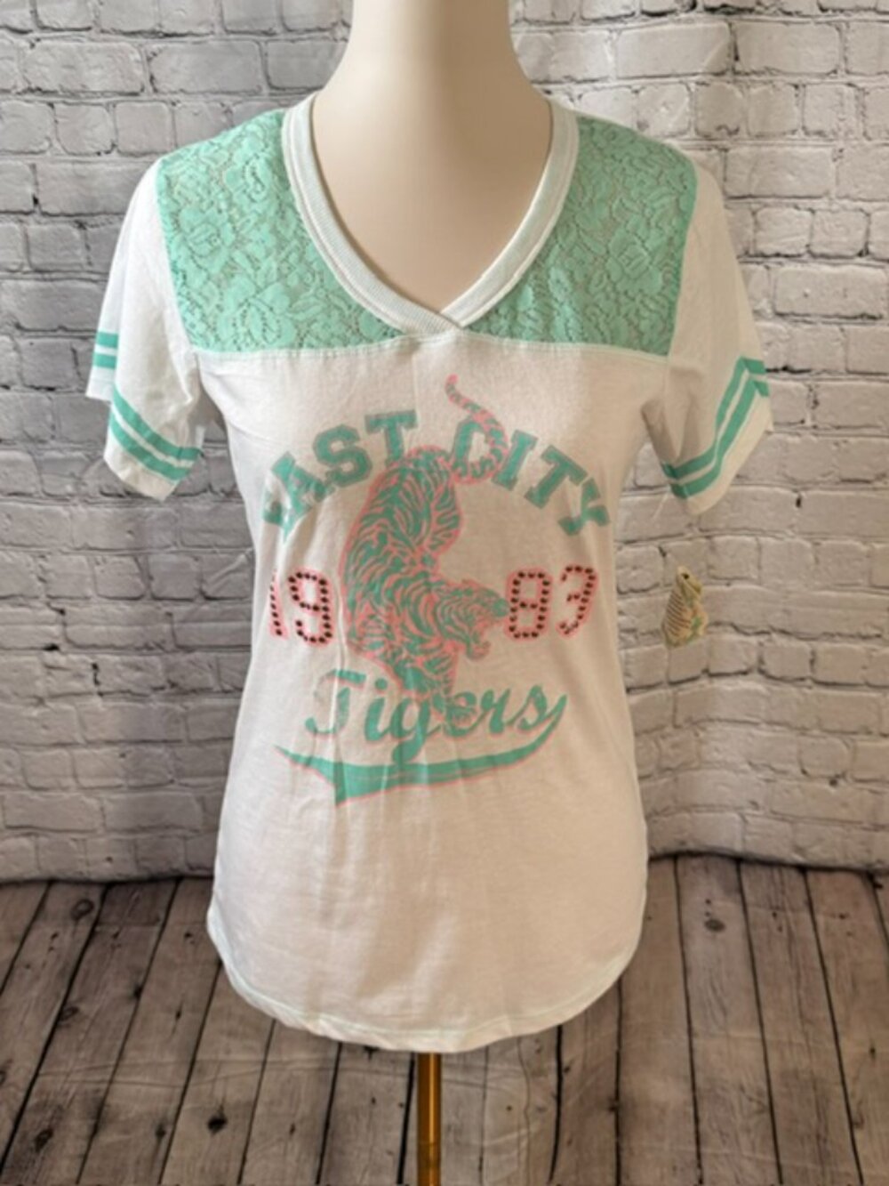Belle du Jour Tigers Lace Football Tee Juniors Large NWT